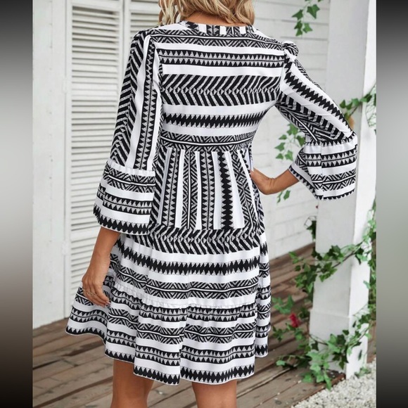 Boho geo print flare sleeve smock dress - Picture 3 of 6